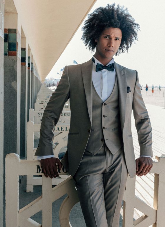 costume de marié gris beige