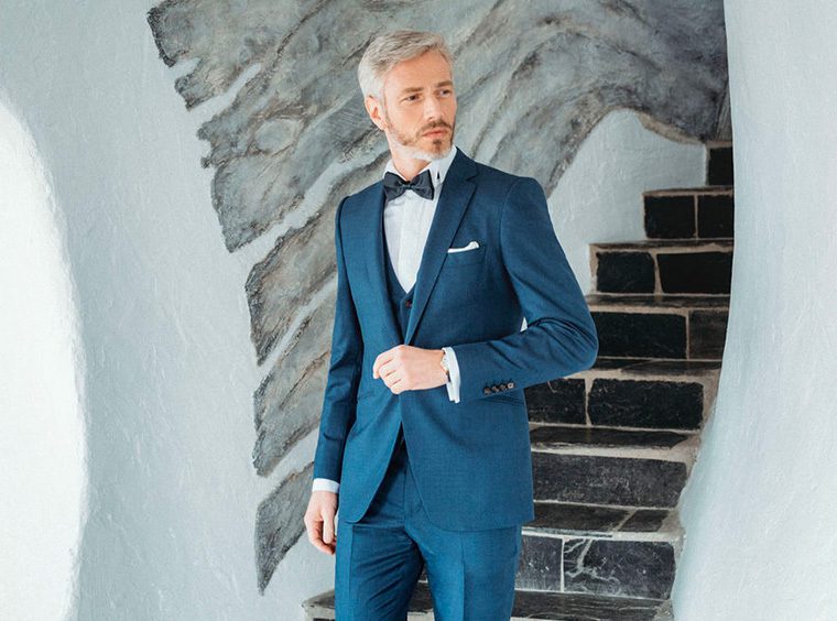 Costume trois-pièces bleu Loro Piana Australis Natural Stretch Super 150's, col cranté, épaules structurées
