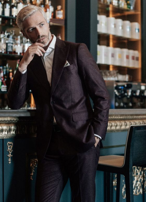 Costume lie-de-vin en tissu Loro Piana - Laine & Cachemire - Gamme Jackets & Trousers.