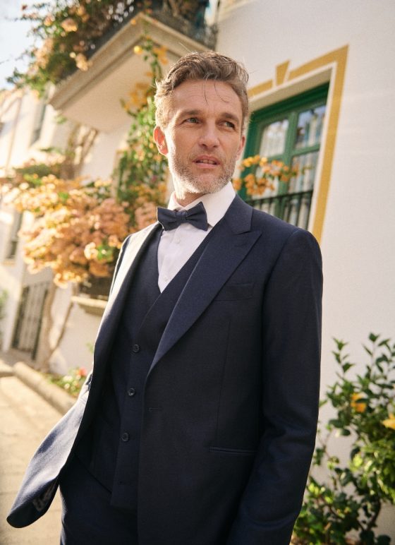 Costume trois-pièces bleu marine en tissu 100% laine mérinos – sur mesure