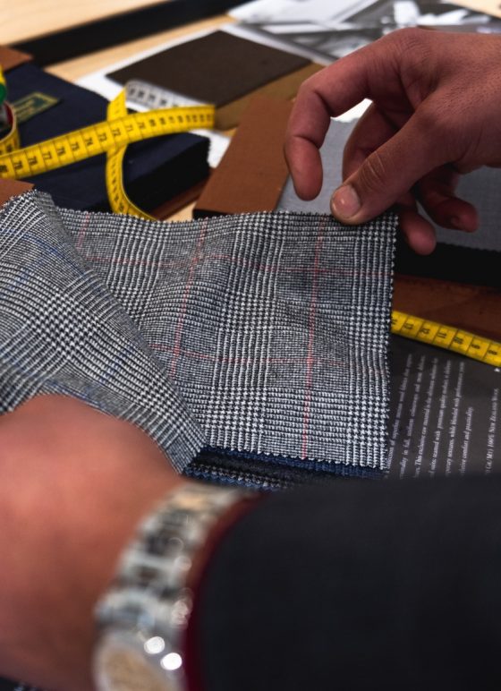 choix tissu qualité conseiller styliste boutique Paris