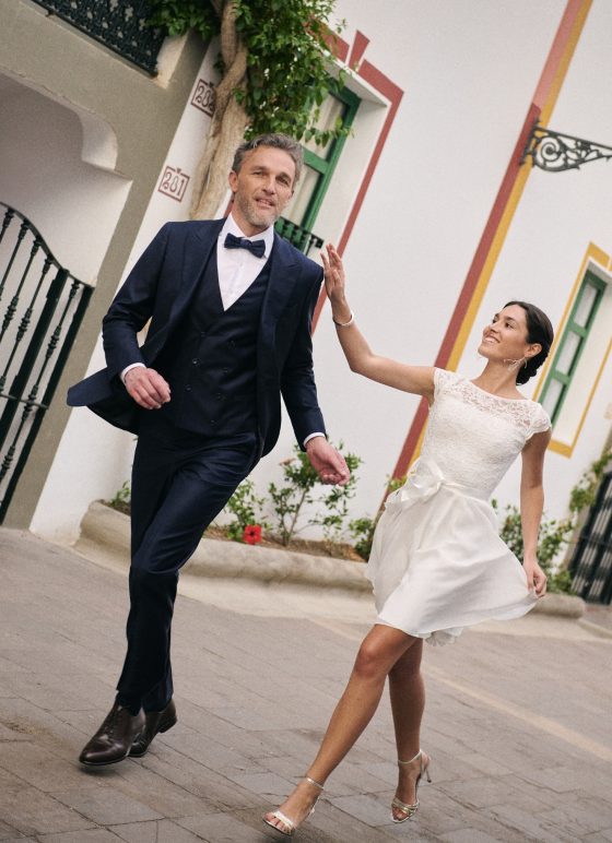 Costume trois-pièces bleu marine en tissu 100% laine mérinos – sur mesure