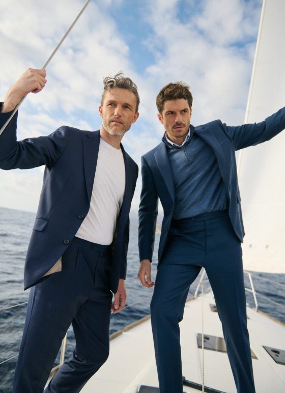 Costume deux-pièces bleu marine en tissu 100 % laine Fresco - Collection Uniti Costume deux-pièces bleu ardoise en tissu 100 % laine mérinos - Collection Fresco